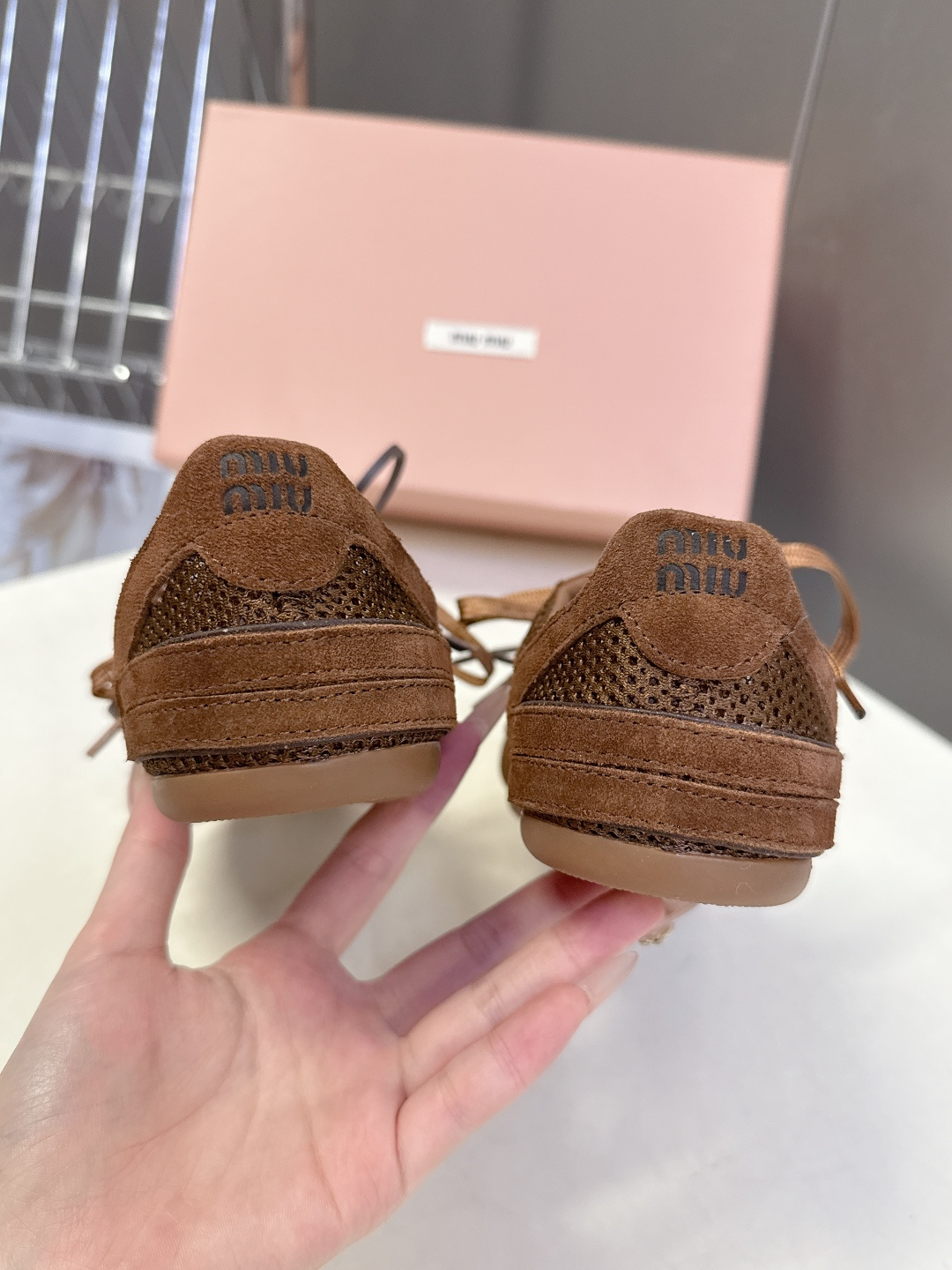 MiuMiu缪缪最新走秀款复古休闲鞋 德训鞋官方秀场出镜率最高的单品 超多明星时尚博主种草 miu系穿搭