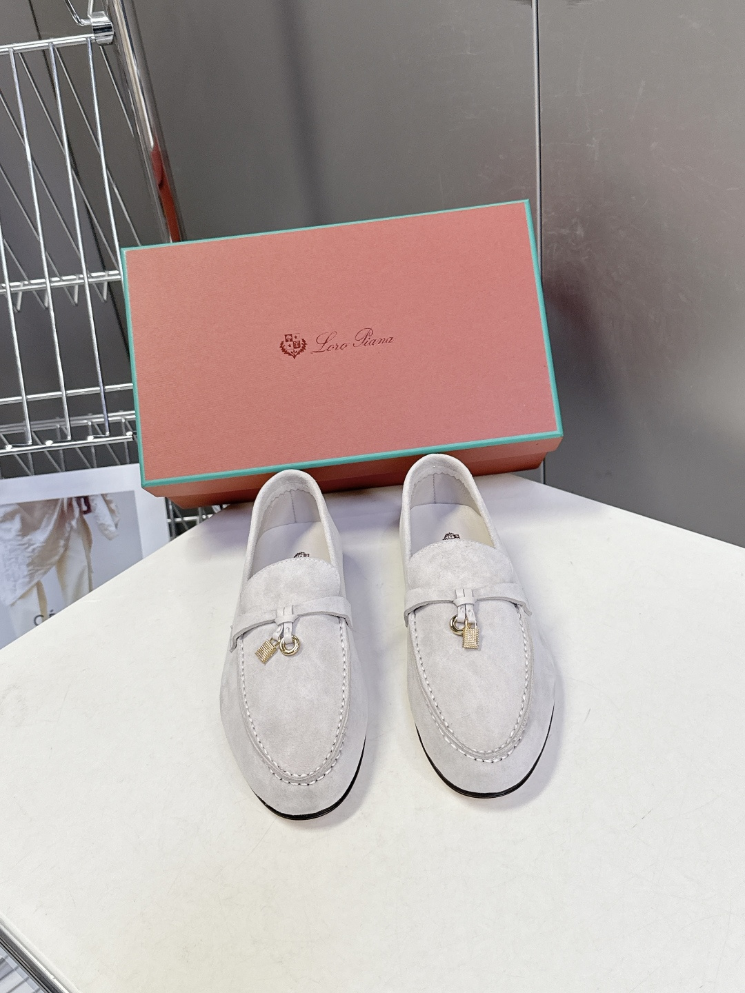 男款+10 Loropiana经典情侣款高丝光乐福皮鞋LP一直是以好穿舒适为主的设计风格 这几年老钱风穿