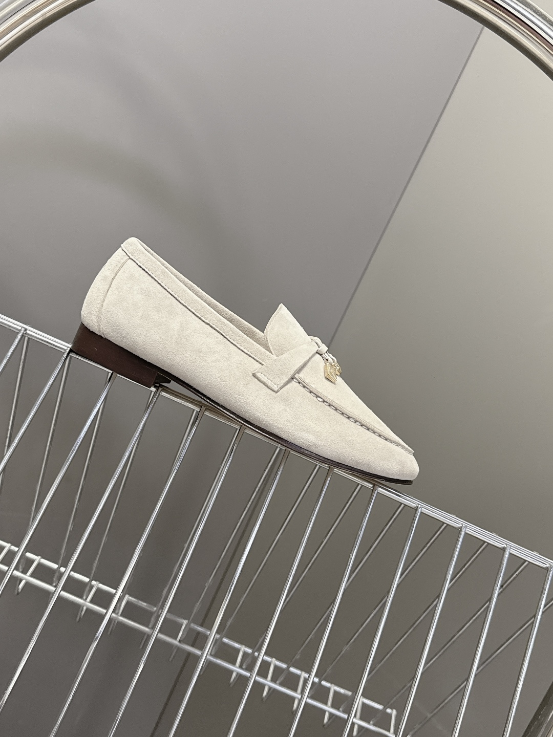 男款+10 Loropiana经典情侣款高丝光乐福皮鞋LP一直是以好穿舒适为主的设计风格 这几年老钱风穿