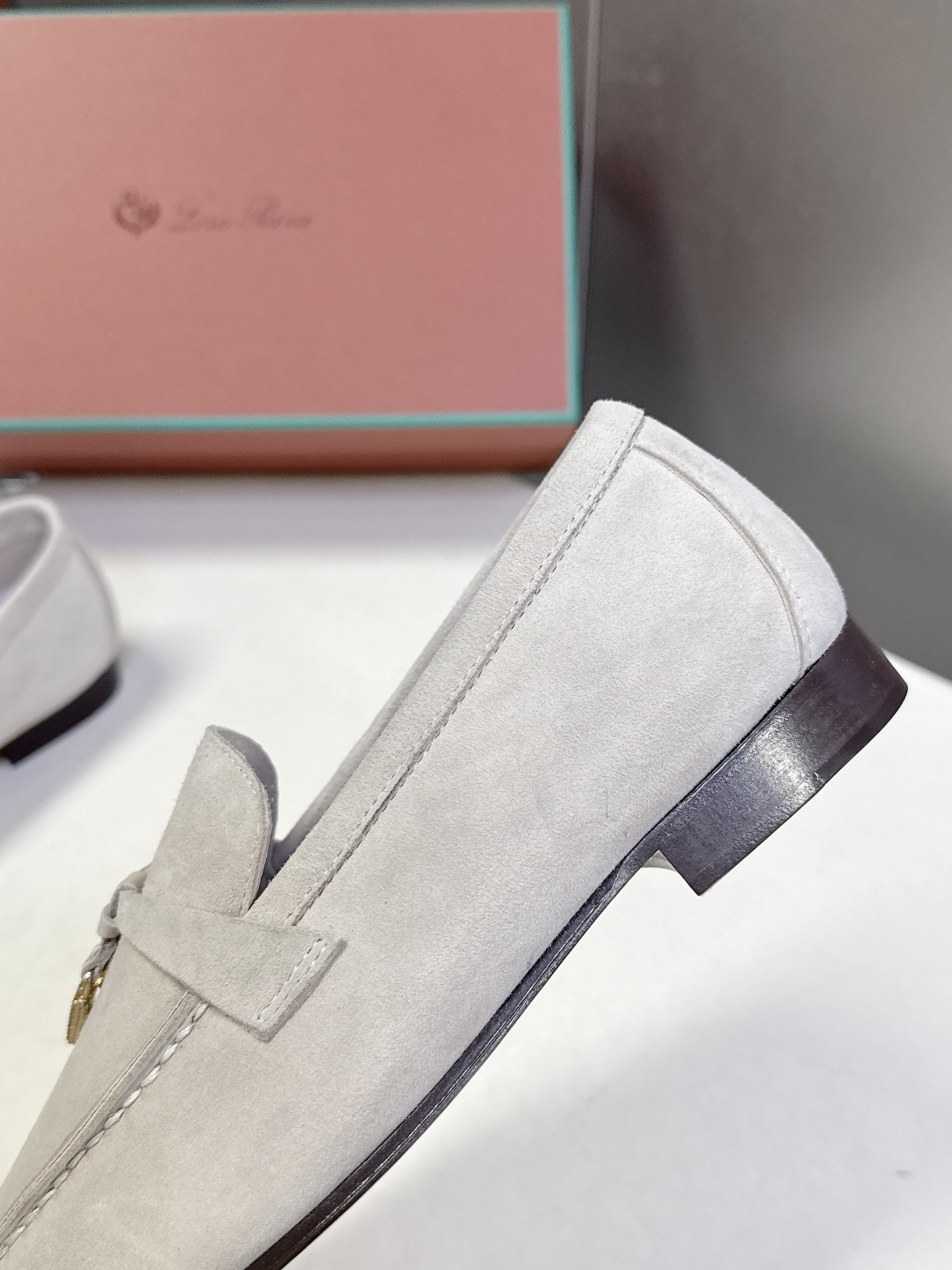 男款+10 Loropiana经典情侣款高丝光乐福皮鞋LP一直是以好穿舒适为主的设计风格 这几年老钱风穿