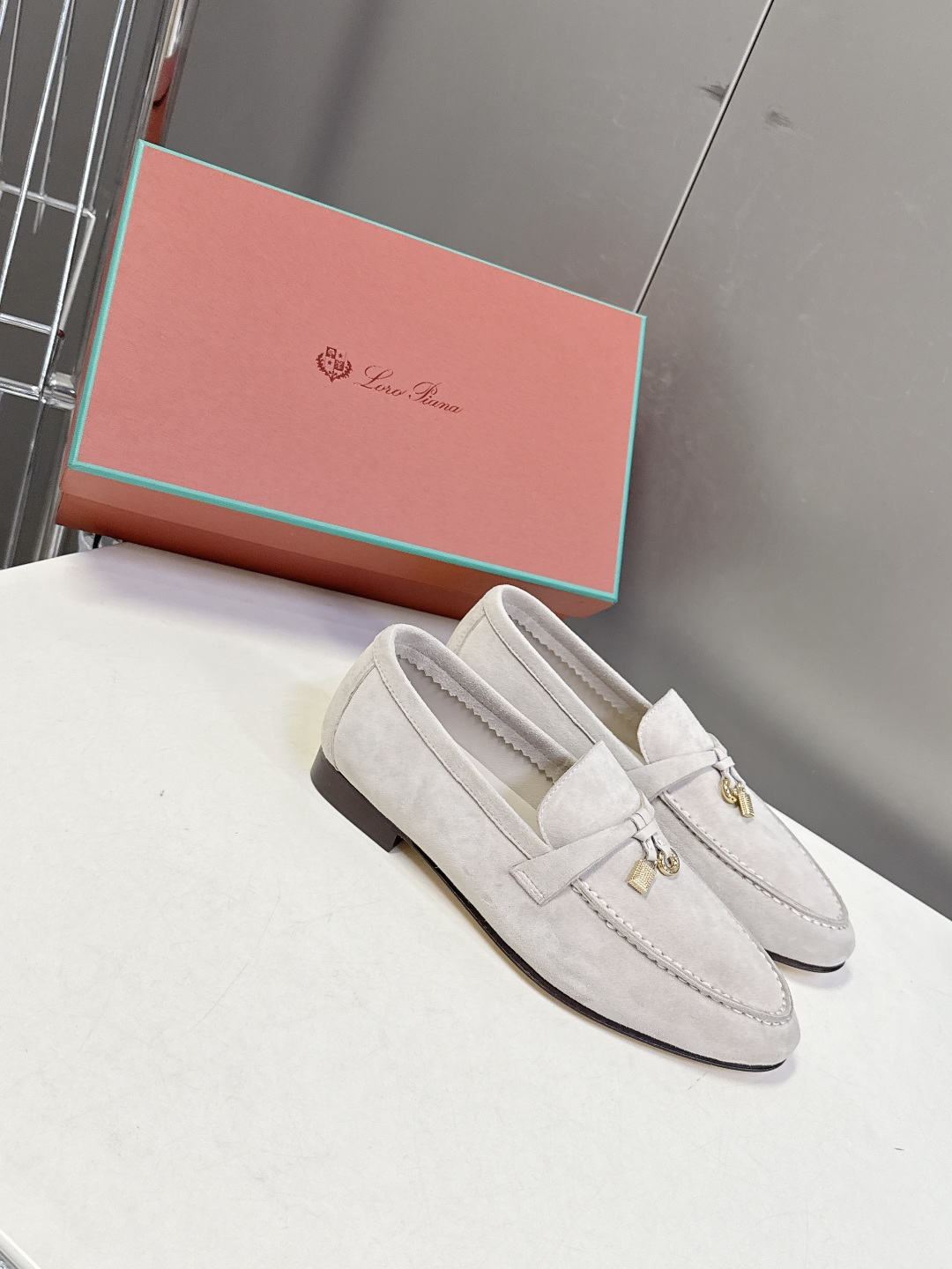 男款+10 Loropiana经典情侣款高丝光乐福皮鞋LP一直是以好穿舒适为主的设计风格 这几年老钱风穿