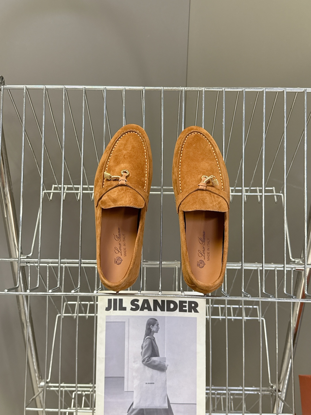 男款+10 Loropiana经典情侣款高丝光乐福皮鞋LP一直是以好穿舒适为主的设计风格 这几年老钱风穿