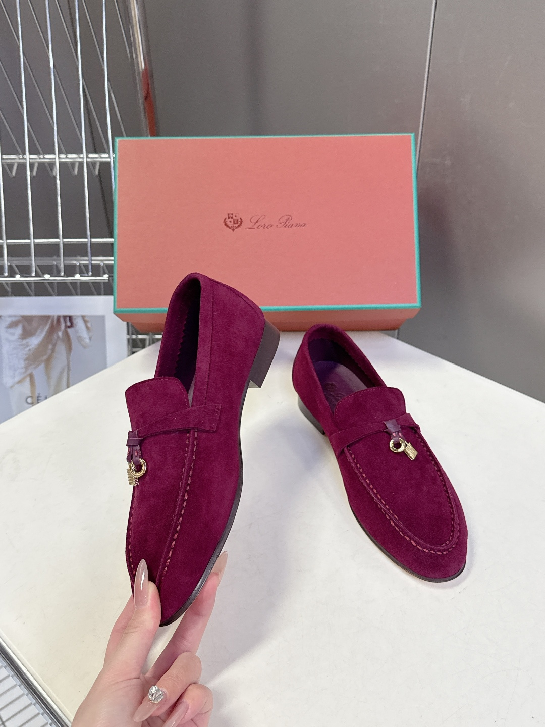 男款+10 Loropiana经典情侣款高丝光乐福皮鞋LP一直是以好穿舒适为主的设计风格 这几年老钱风穿