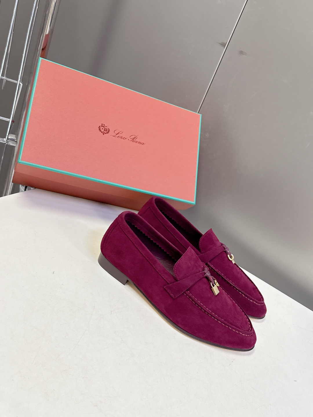 男款+10 Loropiana经典情侣款高丝光乐福皮鞋LP一直是以好穿舒适为主的设计风格 这几年老钱风穿