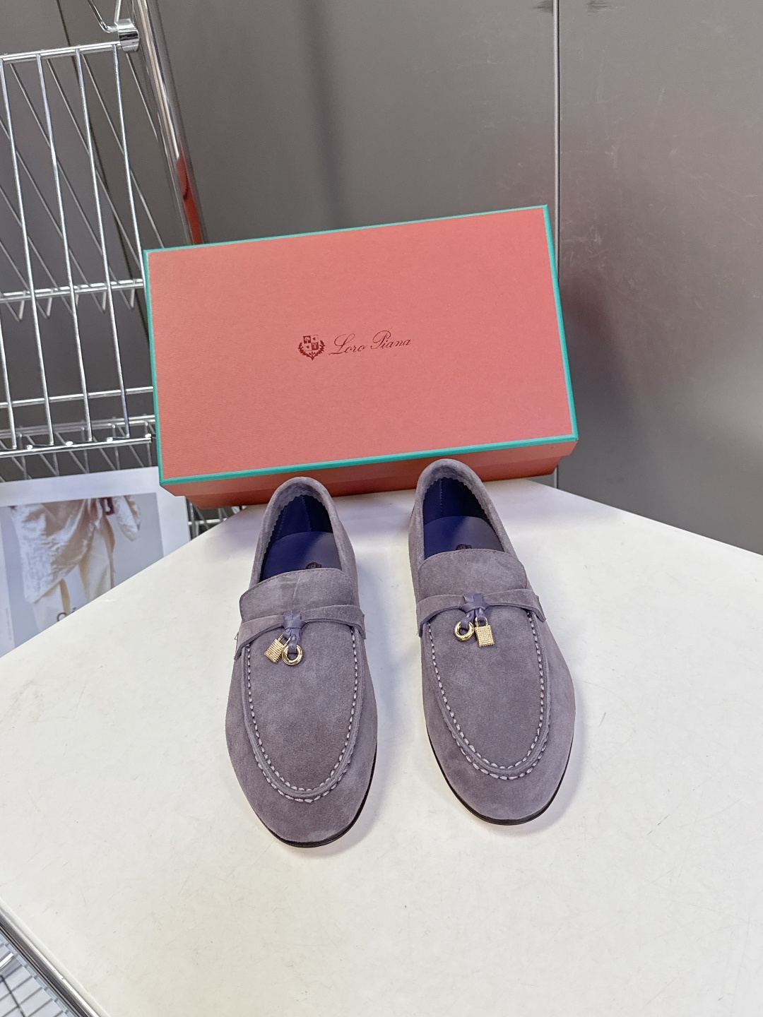 男款+10 Loropiana经典情侣款高丝光乐福皮鞋LP一直是以好穿舒适为主的设计风格 这几年老钱风穿