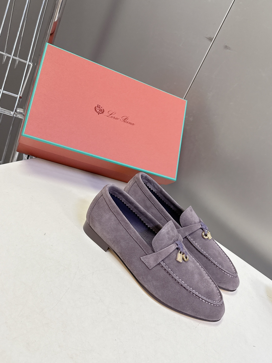 男款+10 Loropiana经典情侣款高丝光乐福皮鞋LP一直是以好穿舒适为主的设计风格 这几年老钱风穿