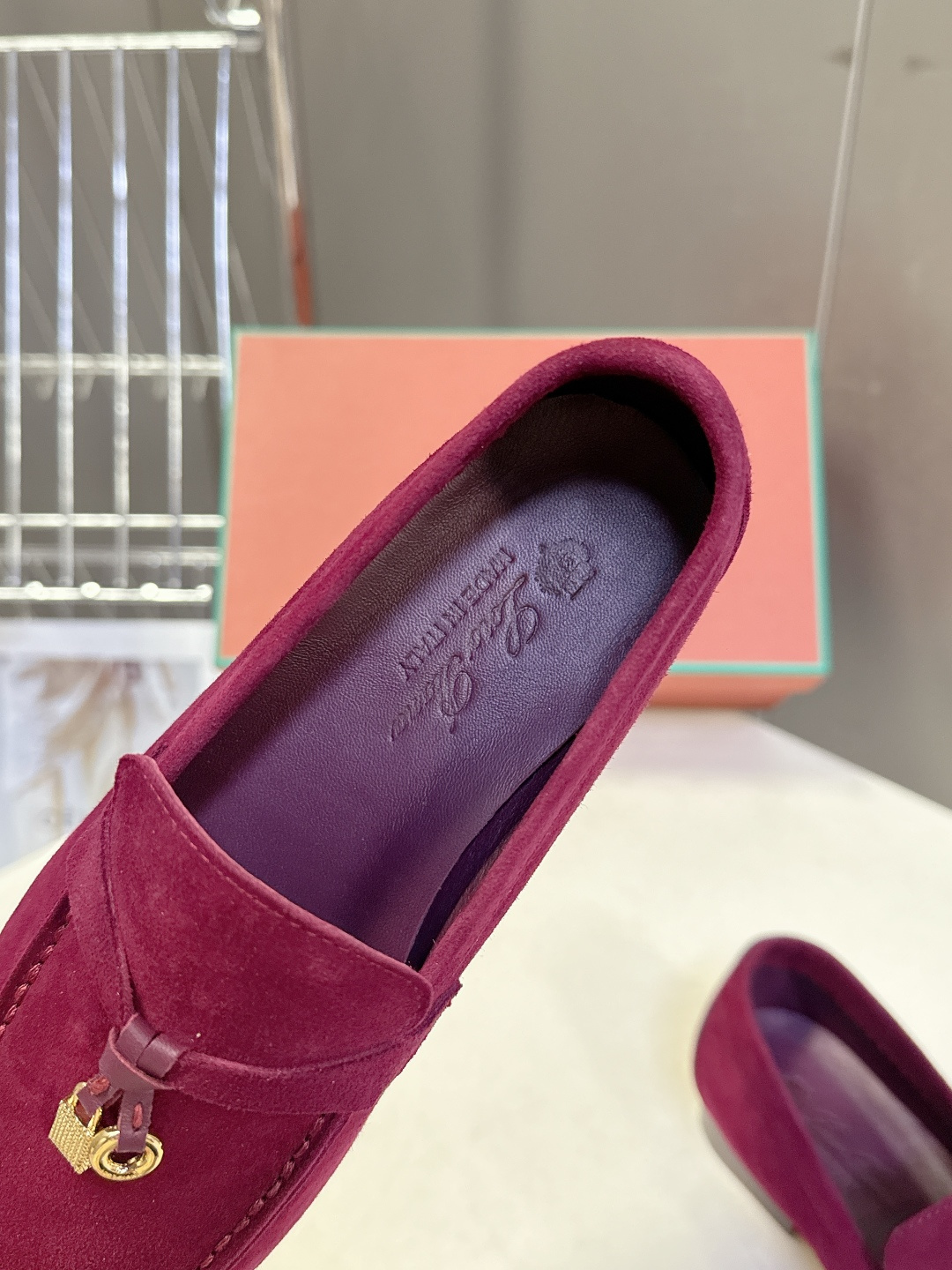 男款+10 Loropiana经典情侣款高丝光乐福皮鞋LP一直是以好穿舒适为主的设计风格 这几年老钱风穿