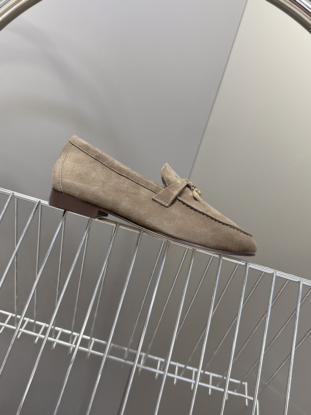 男款+10 Loropiana经典情侣款高丝光乐福皮鞋LP一直是以好穿舒适为主的设计风格 这几年老钱风穿