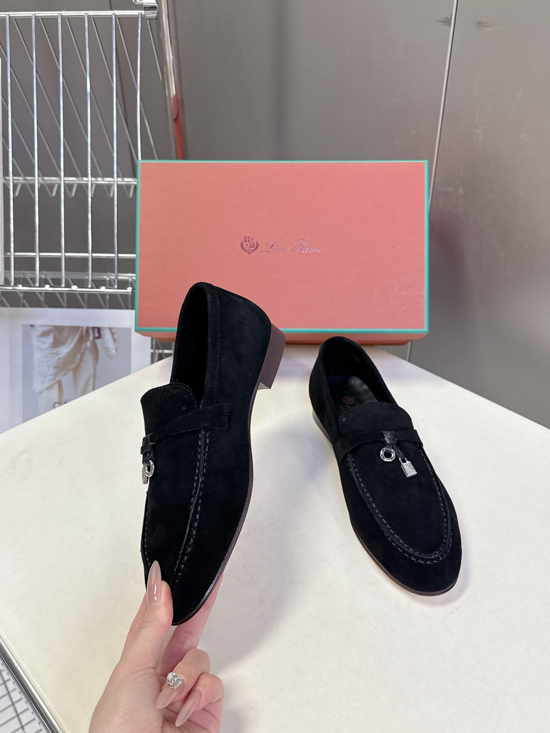 男款+10 Loropiana经典情侣款高丝光乐福皮鞋LP一直是以好穿舒适为主的设计风格 这几年老钱风穿