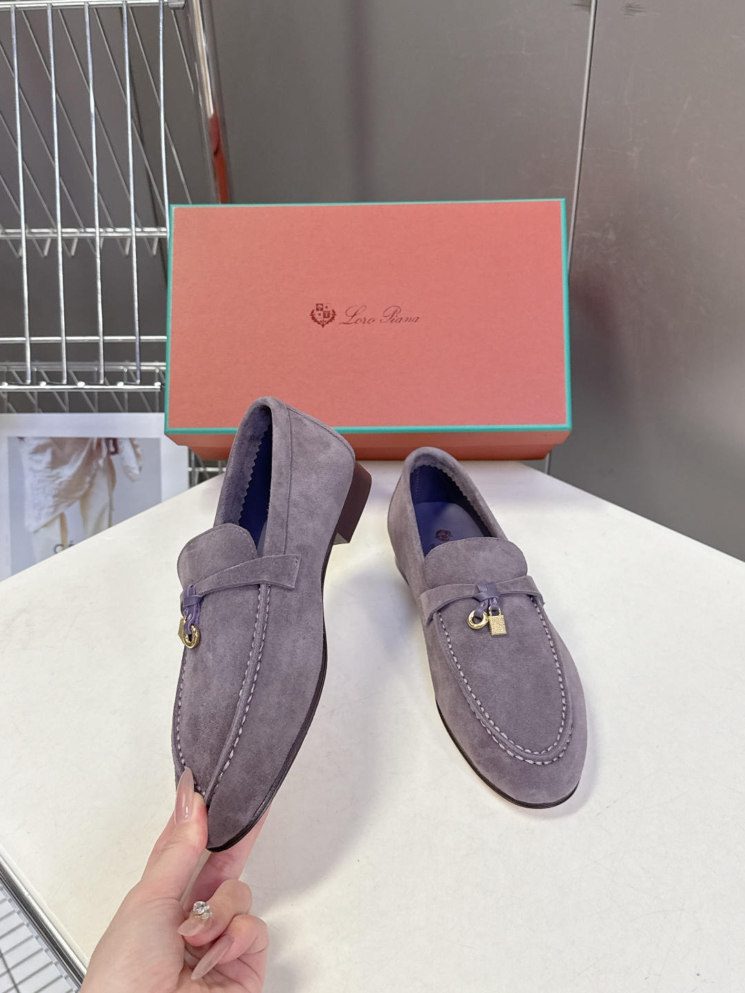 男款+10 Loropiana经典情侣款高丝光乐福皮鞋LP一直是以好穿舒适为主的设计风格 这几年老钱风穿