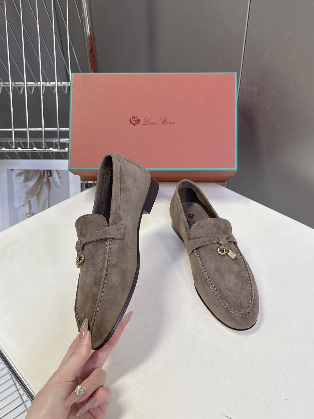 男款+10 Loropiana经典情侣款高丝光乐福皮鞋LP一直是以好穿舒适为主的设计风格 这几年老钱风穿