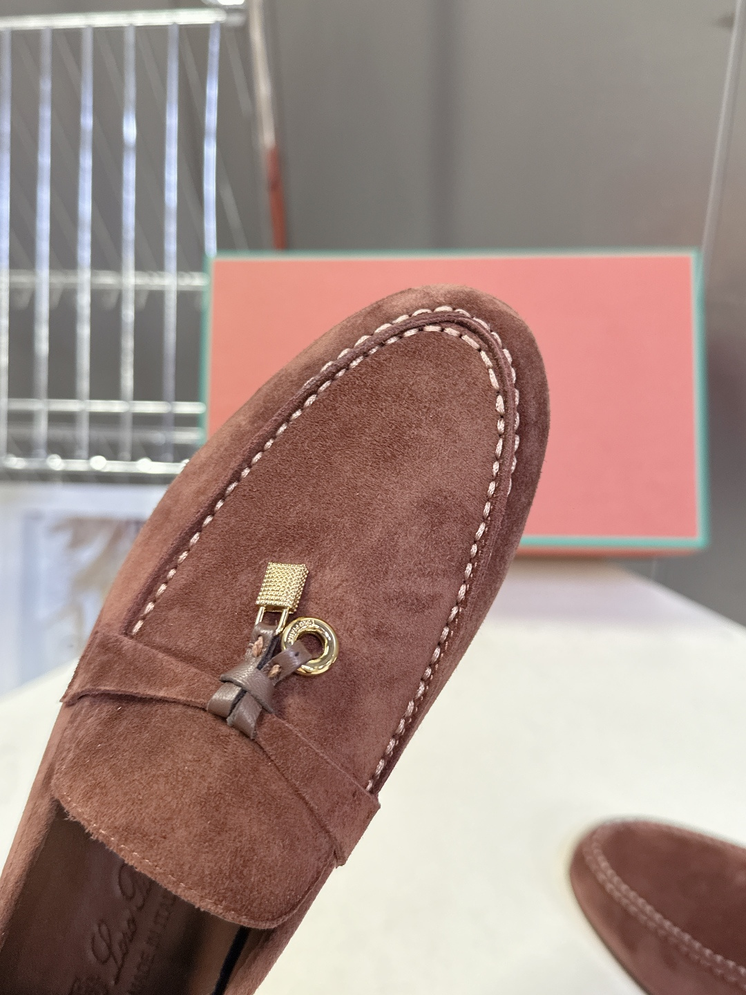 男款+10 Loropiana经典情侣款高丝光乐福皮鞋LP一直是以好穿舒适为主的设计风格 这几年老钱风穿