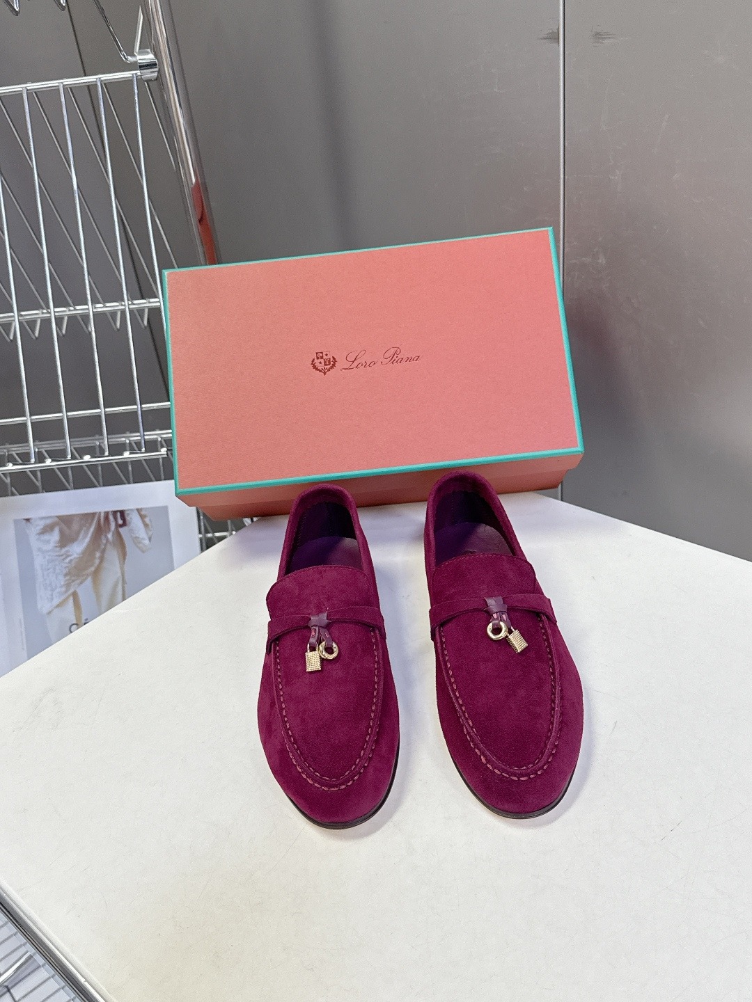 男款+10 Loropiana经典情侣款高丝光乐福皮鞋LP一直是以好穿舒适为主的设计风格 这几年老钱风穿