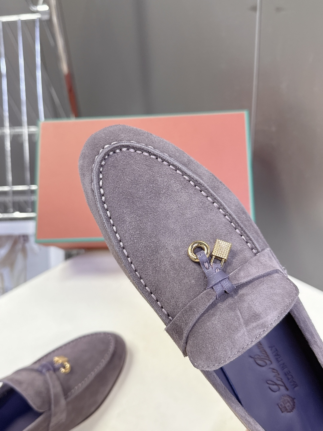 男款+10 Loropiana经典情侣款高丝光乐福皮鞋LP一直是以好穿舒适为主的设计风格 这几年老钱风穿