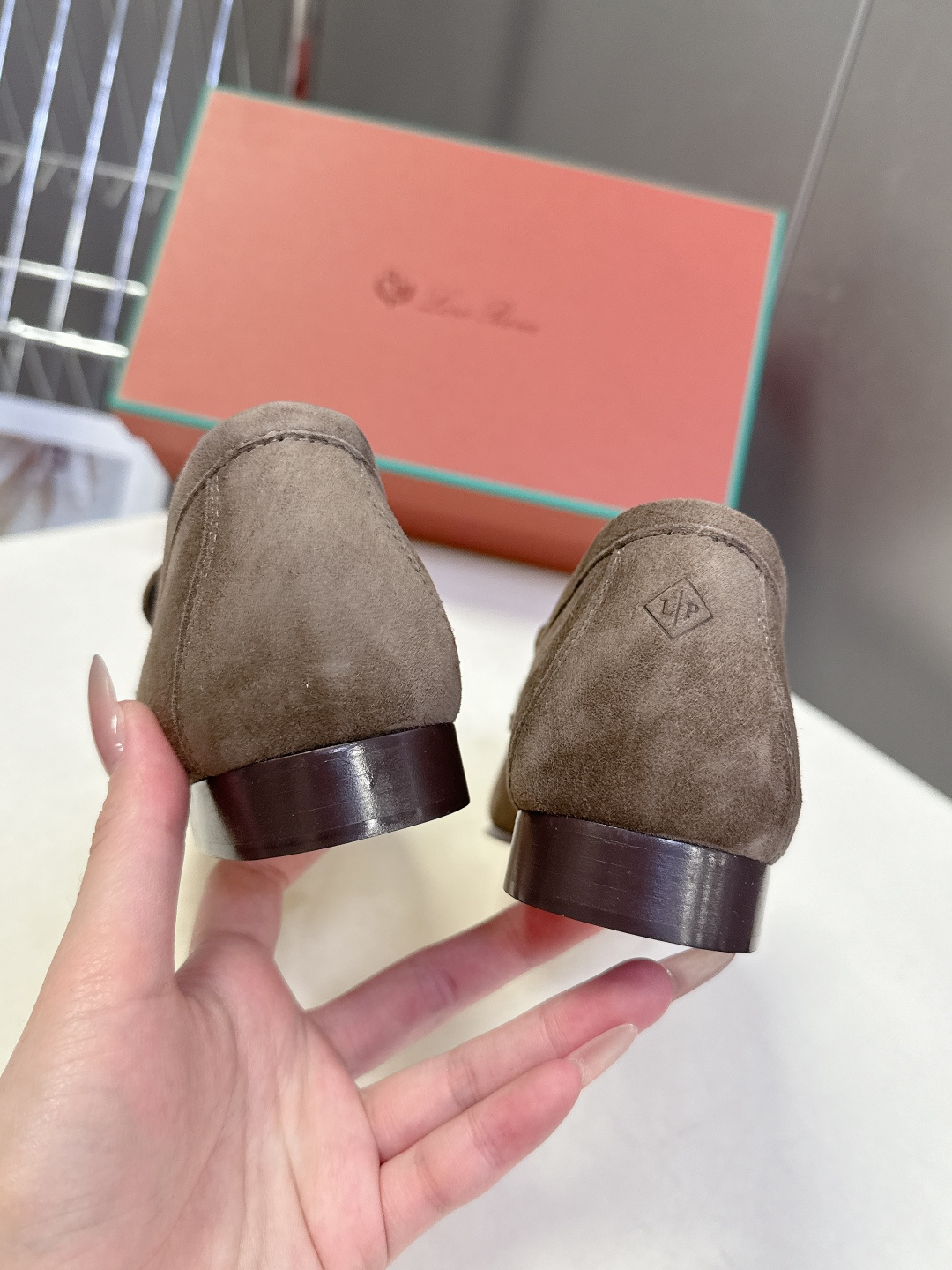 男款+10 Loropiana经典情侣款高丝光乐福皮鞋LP一直是以好穿舒适为主的设计风格 这几年老钱风穿