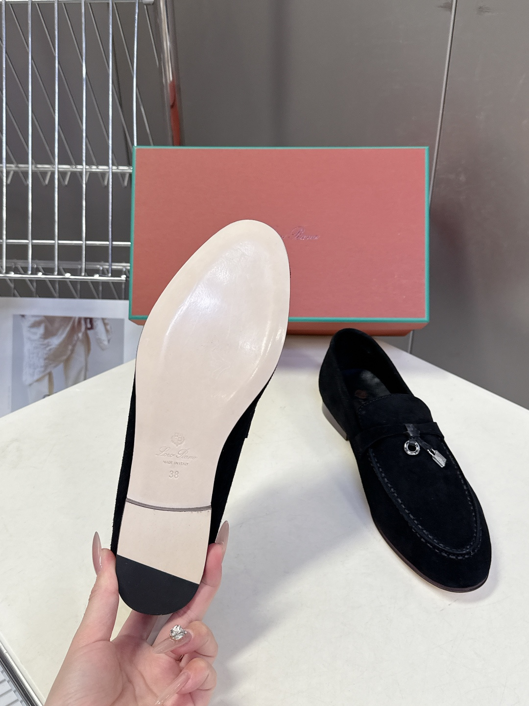 男款+10 Loropiana经典情侣款高丝光乐福皮鞋LP一直是以好穿舒适为主的设计风格 这几年老钱风穿