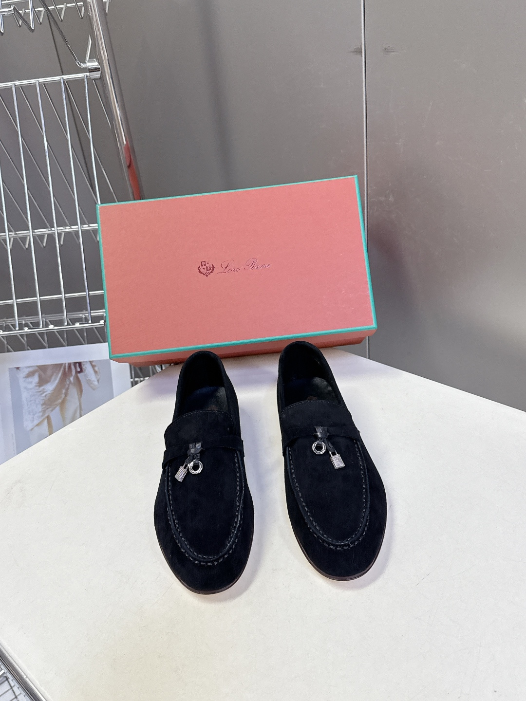 男款+10 Loropiana经典情侣款高丝光乐福皮鞋LP一直是以好穿舒适为主的设计风格 这几年老钱风穿