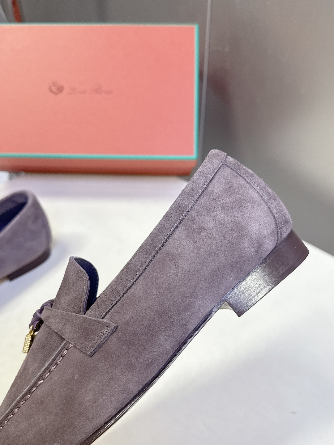 男款+10 Loropiana经典情侣款高丝光乐福皮鞋LP一直是以好穿舒适为主的设计风格 这几年老钱风穿