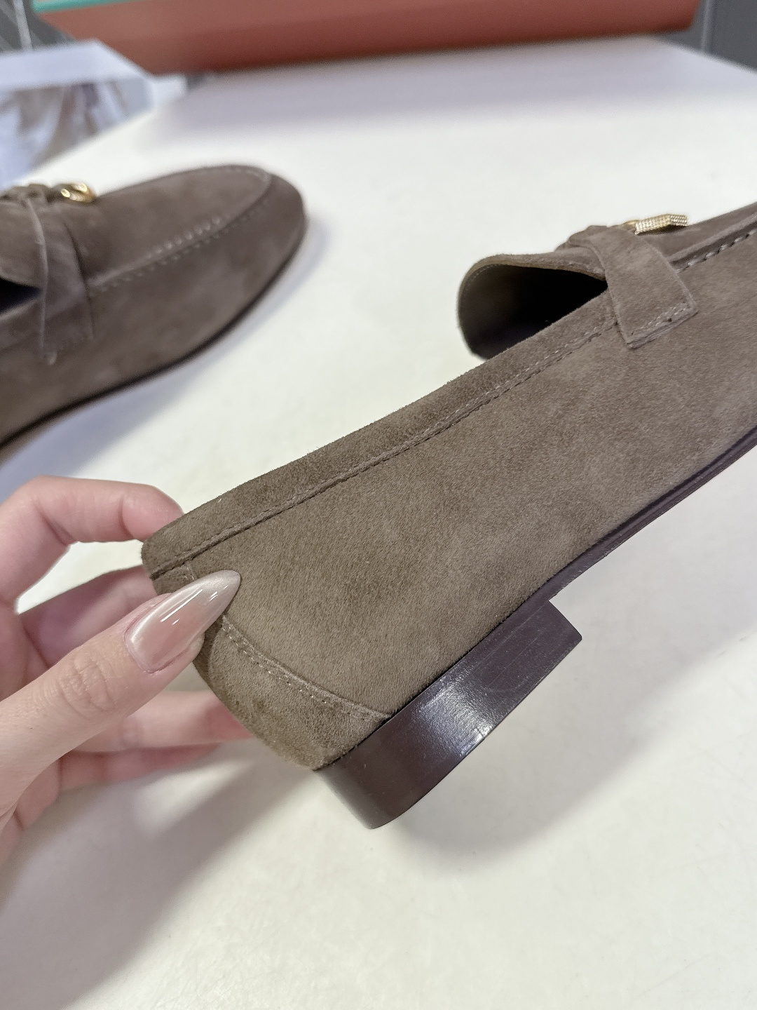 男款+10 Loropiana经典情侣款高丝光乐福皮鞋LP一直是以好穿舒适为主的设计风格 这几年老钱风穿