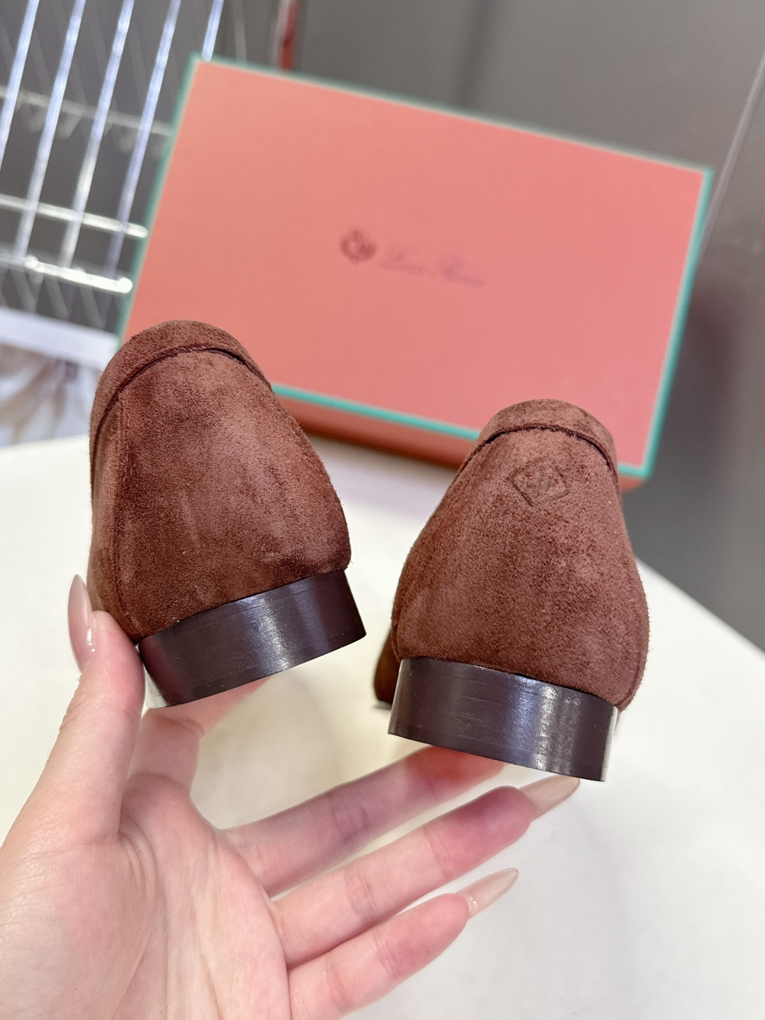 男款+10 Loropiana经典情侣款高丝光乐福皮鞋LP一直是以好穿舒适为主的设计风格 这几年老钱风穿