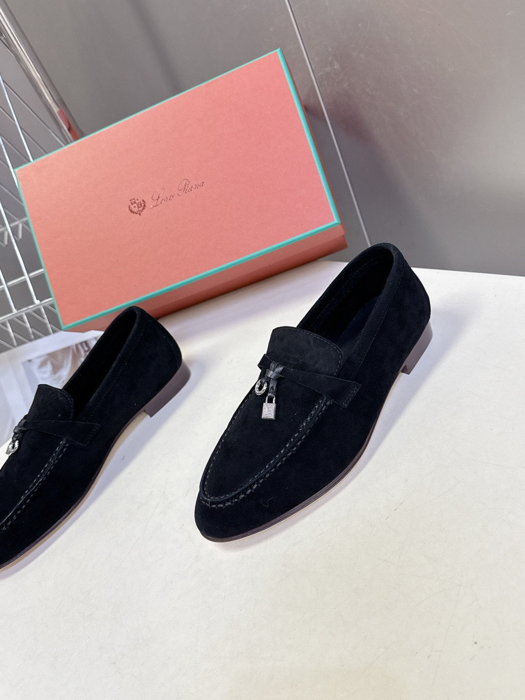 男款+10 Loropiana经典情侣款高丝光乐福皮鞋LP一直是以好穿舒适为主的设计风格 这几年老钱风穿