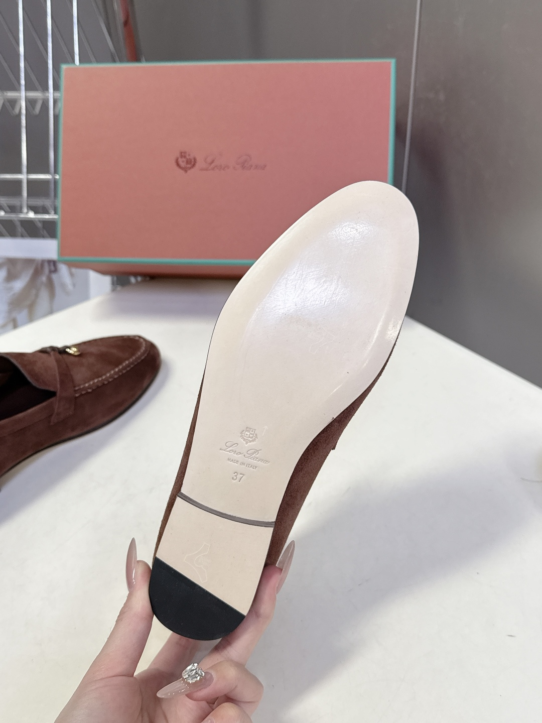 男款+10 Loropiana经典情侣款高丝光乐福皮鞋LP一直是以好穿舒适为主的设计风格 这几年老钱风穿