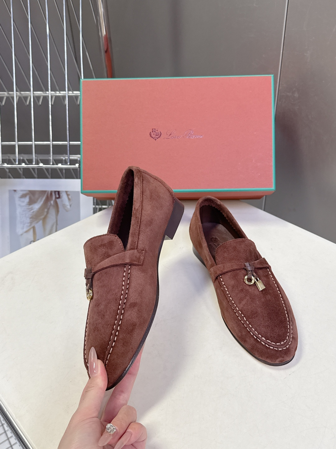 男款+10 Loropiana经典情侣款高丝光乐福皮鞋LP一直是以好穿舒适为主的设计风格 这几年老钱风穿