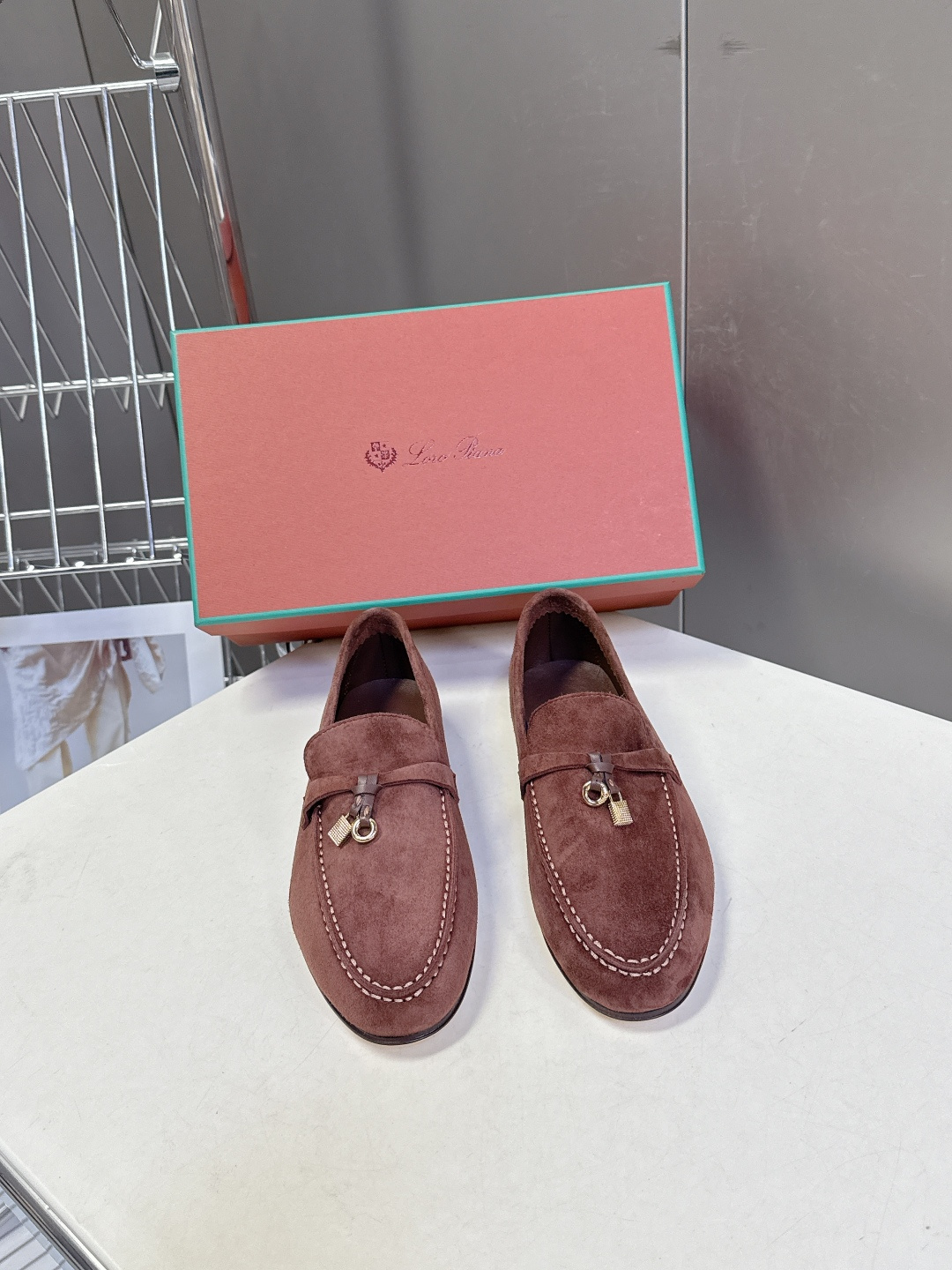 男款+10 Loropiana经典情侣款高丝光乐福皮鞋LP一直是以好穿舒适为主的设计风格 这几年老钱风穿