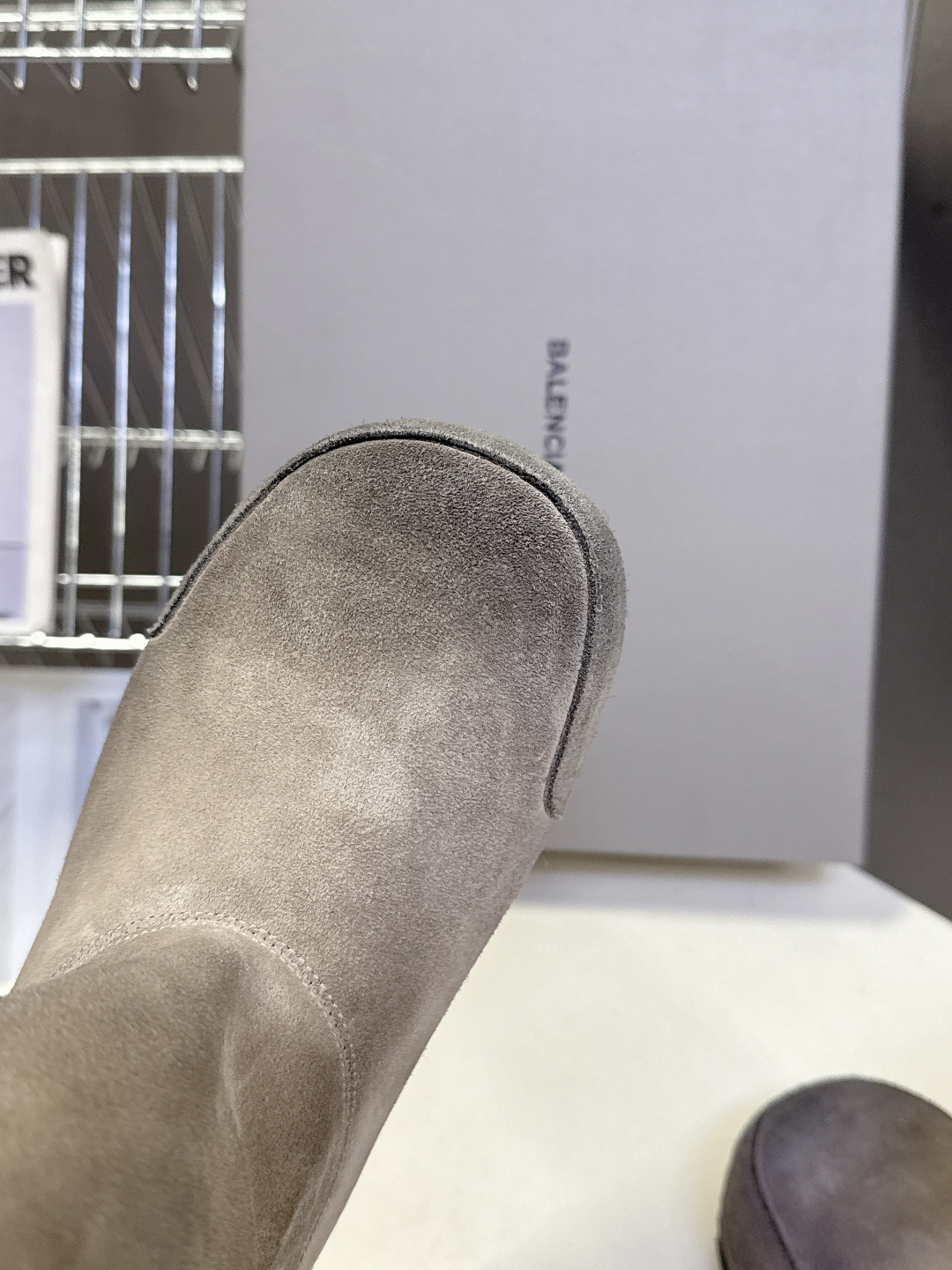Balenciaga 男装 20 巴黎世家Balenciaga秋冬最新款滑雪鞋 雪地靴 超多明星 种草 购入开发 细节 麂皮靴直接把秋冬氛围感拉满 卡其麂皮质感软糯