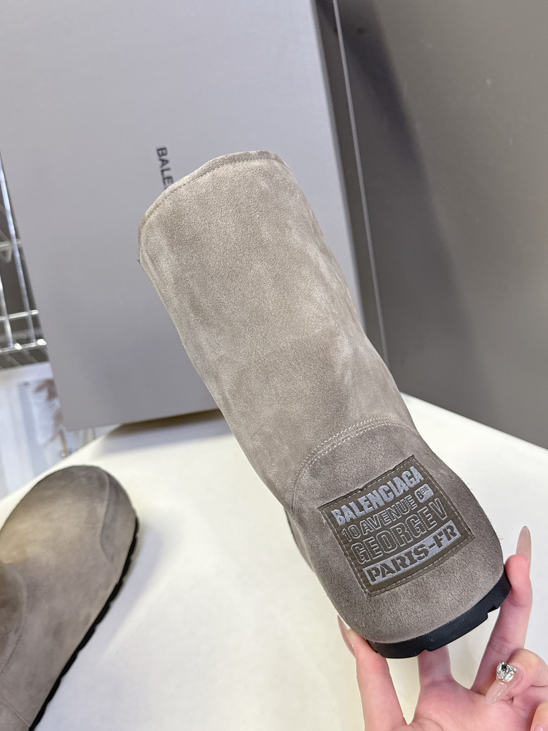 Balenciaga 男装 20 巴黎世家Balenciaga秋冬最新款滑雪鞋 雪地靴 超多明星 种草 购入开发 细节 麂皮靴直接把秋冬氛围感拉满 卡其麂皮质感软糯