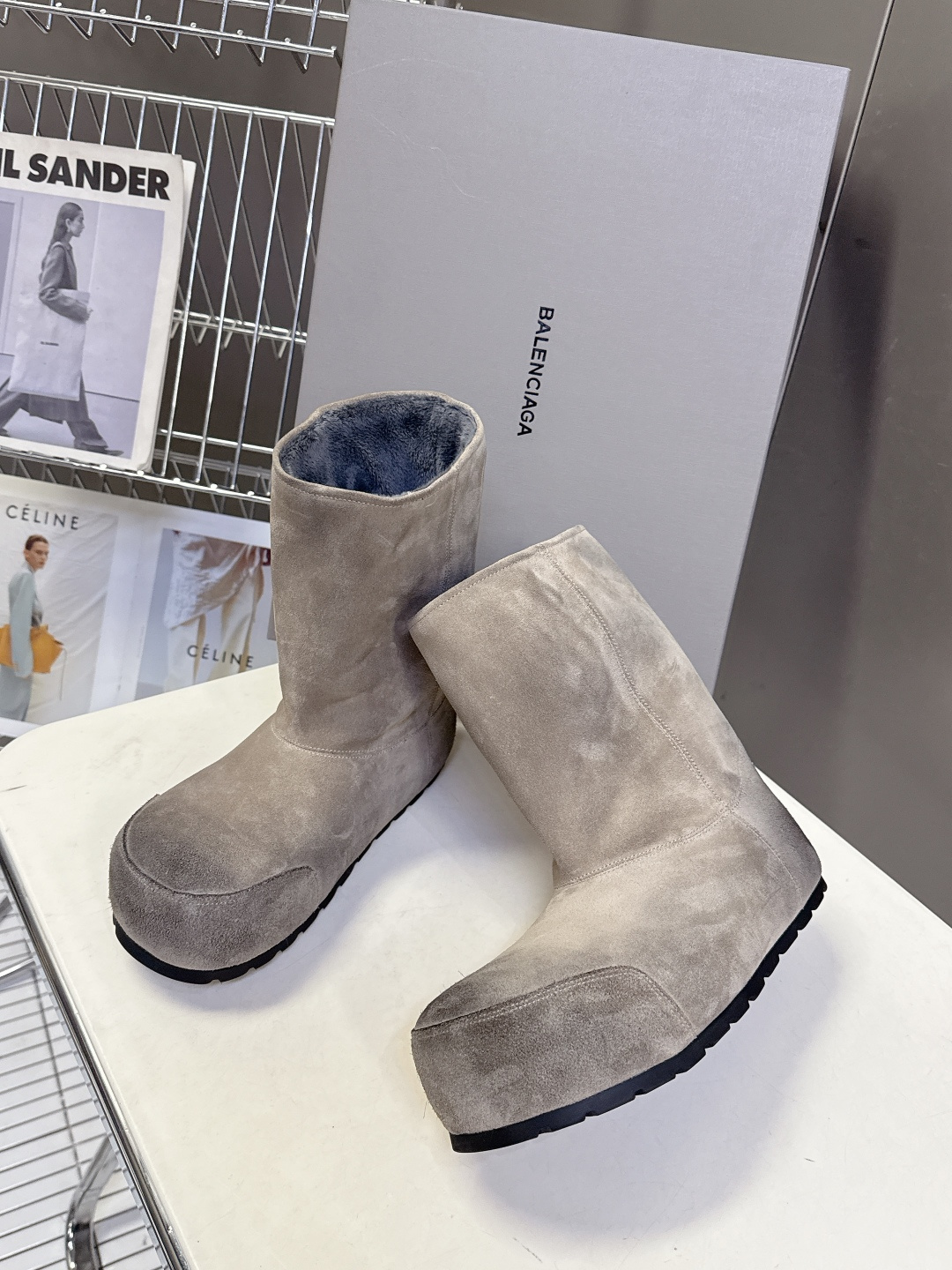 Balenciaga 男装 20 巴黎世家Balenciaga秋冬最新款滑雪鞋 雪地靴 超多明星 种草 购入开发 细节 麂皮靴直接把秋冬氛围感拉满 卡其麂皮质感软糯
