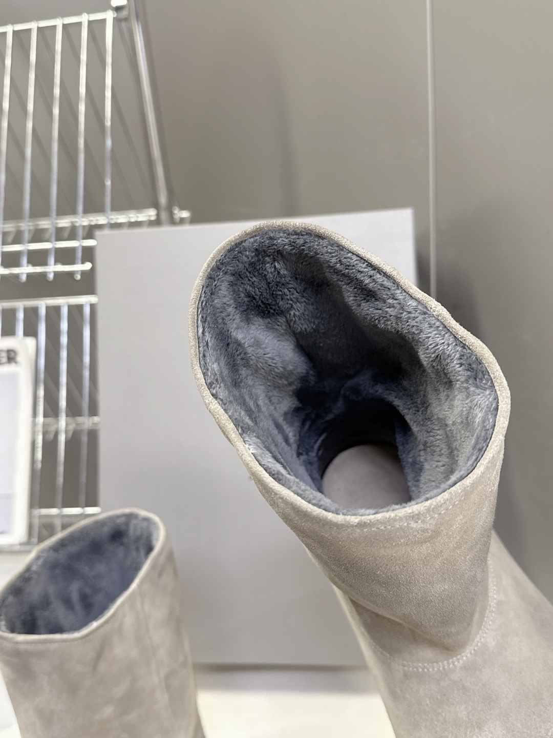 Balenciaga 男装 20 巴黎世家Balenciaga秋冬最新款滑雪鞋 雪地靴 超多明星 种草 购入开发 细节 麂皮靴直接把秋冬氛围感拉满 卡其麂皮质感软糯