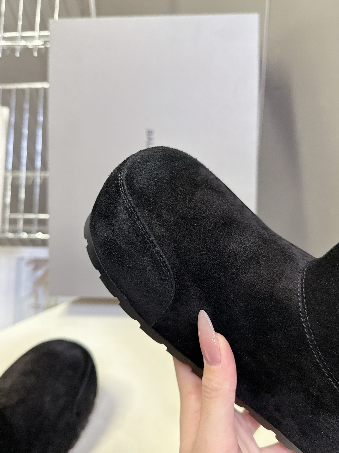 Balenciaga 男装 20 巴黎世家Balenciaga秋冬最新款滑雪鞋 雪地靴 超多明星 种草 购入开发 细节 麂皮靴直接把秋冬氛围感拉满 卡其麂皮质感软糯