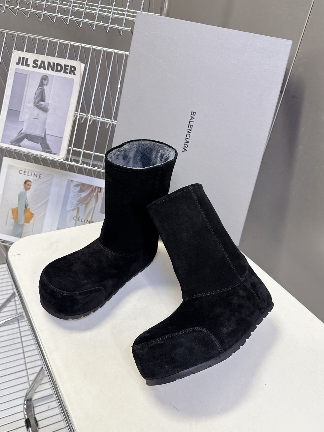 Balenciaga 男装 20 巴黎世家Balenciaga秋冬最新款滑雪鞋 雪地靴 超多明星 种草 购入开发 细节 麂皮靴直接把秋冬氛围感拉满 卡其麂皮质感软糯