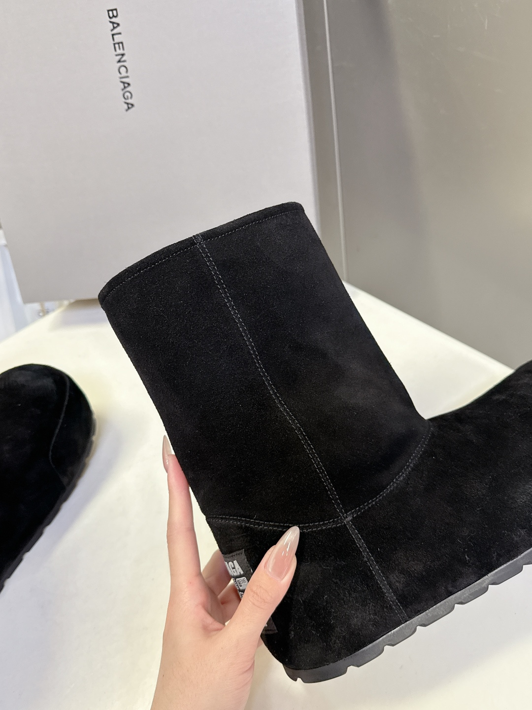 Balenciaga 男装 20 巴黎世家Balenciaga秋冬最新款滑雪鞋 雪地靴 超多明星 种草 购入开发 细节 麂皮靴直接把秋冬氛围感拉满 卡其麂皮质感软糯