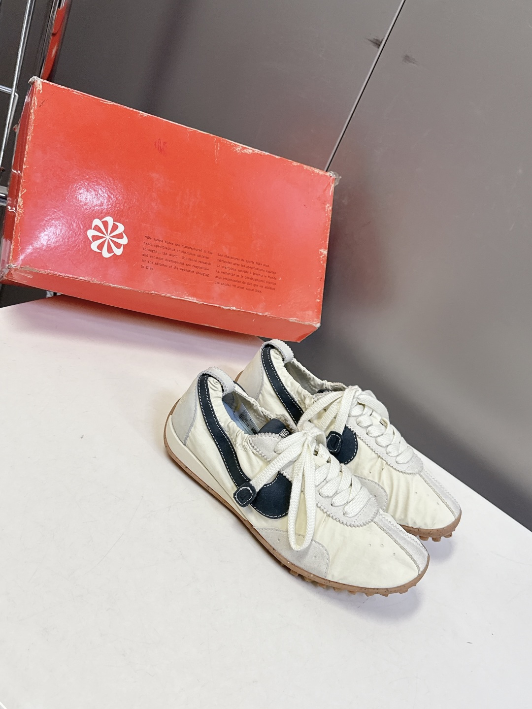 Jacquemus x Nike 耐克Moon Shoe联名款​​ 情侣款 德训鞋超多明星网红种草 法国