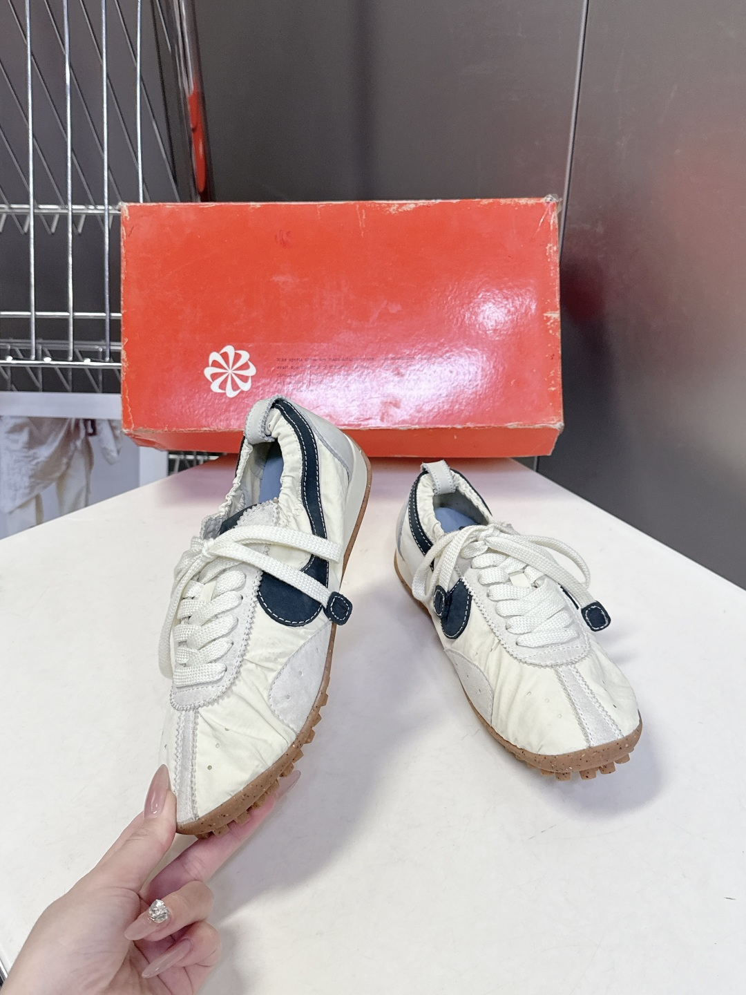 Jacquemus x Nike 耐克Moon Shoe联名款​​ 情侣款 德训鞋超多明星网红种草 法国