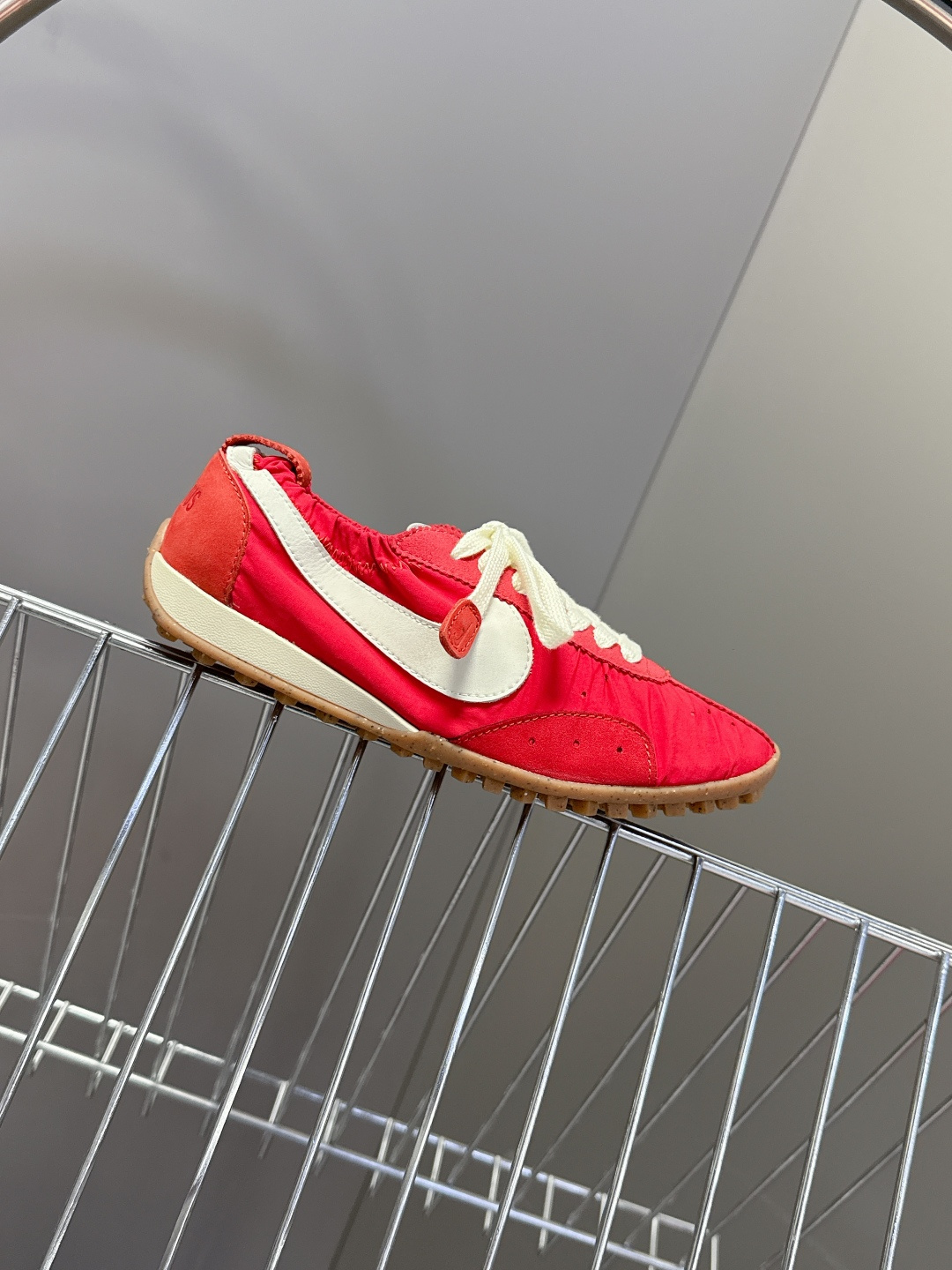 Jacquemus x Nike 耐克Moon Shoe联名款​​ 情侣款 德训鞋超多明星网红种草 法国