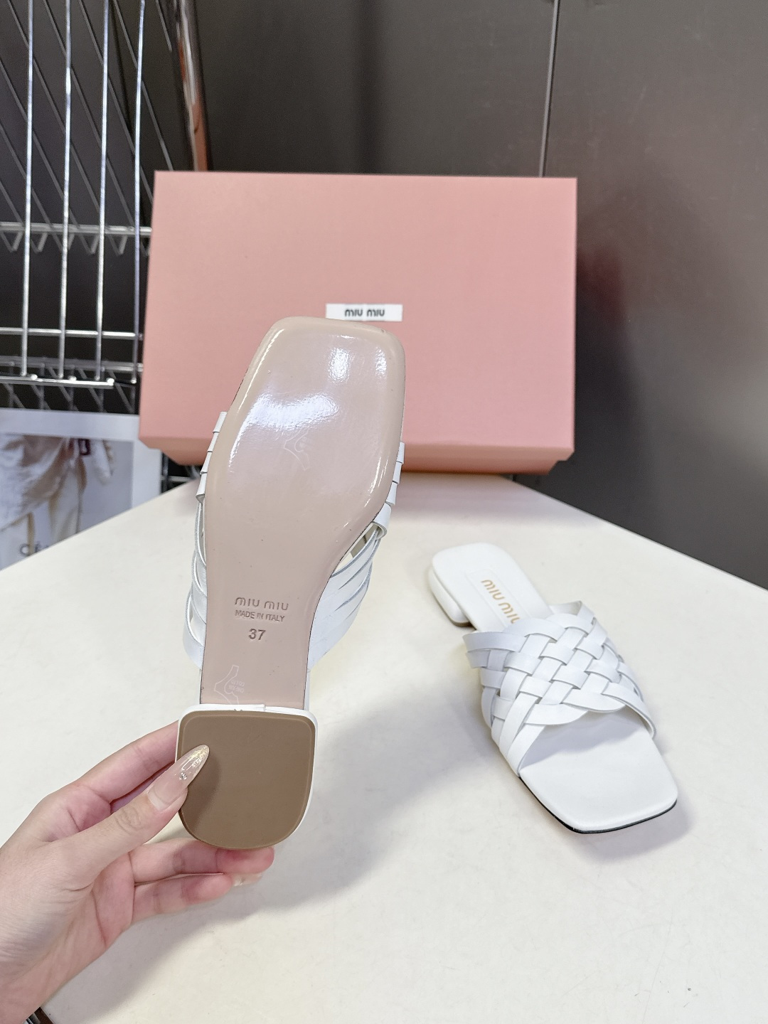 MIUMIU缪缪2026春夏最新款 时装鞋 凉鞋 超多明星网红种草 miu家超火的小方头设计风格 性感时