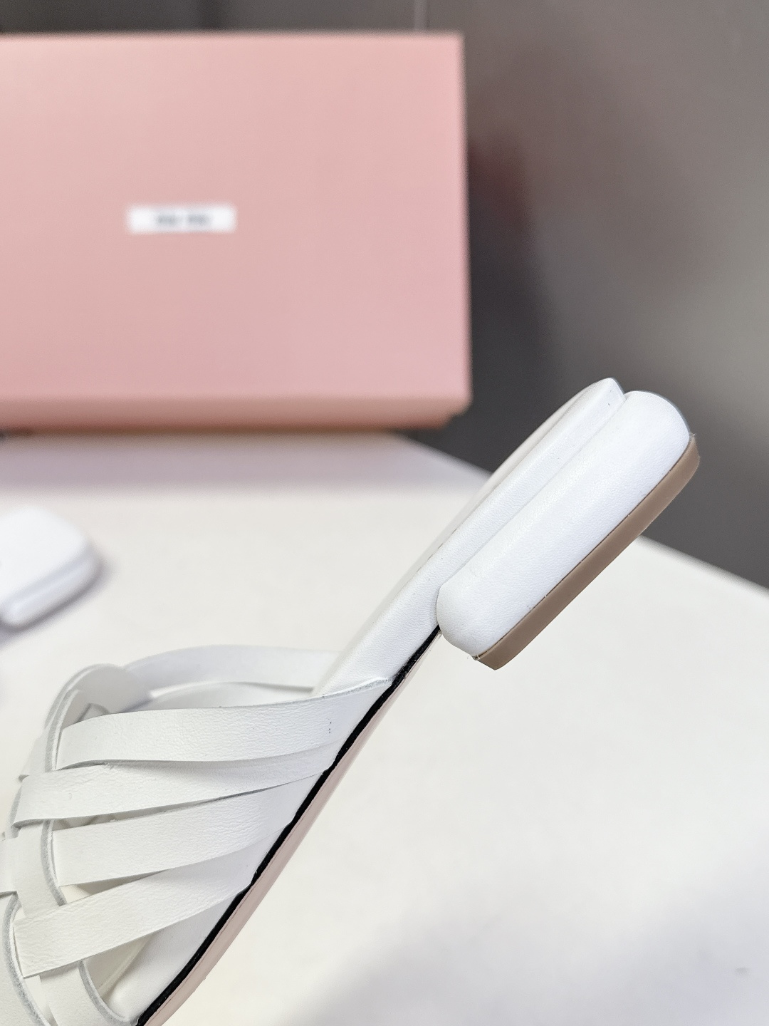 MIUMIU缪缪2026春夏最新款 时装鞋 凉鞋 超多明星网红种草 miu家超火的小方头设计风格 性感时