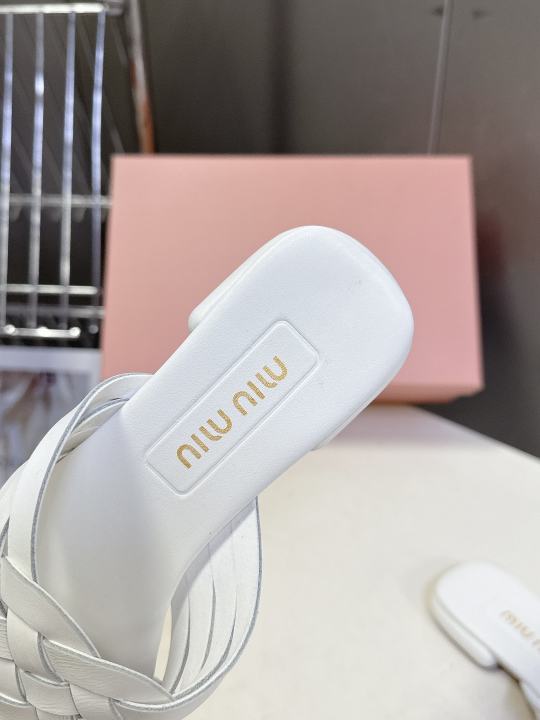 MIUMIU缪缪2026春夏最新款 时装鞋 凉鞋 超多明星网红种草 miu家超火的小方头设计风格 性感时