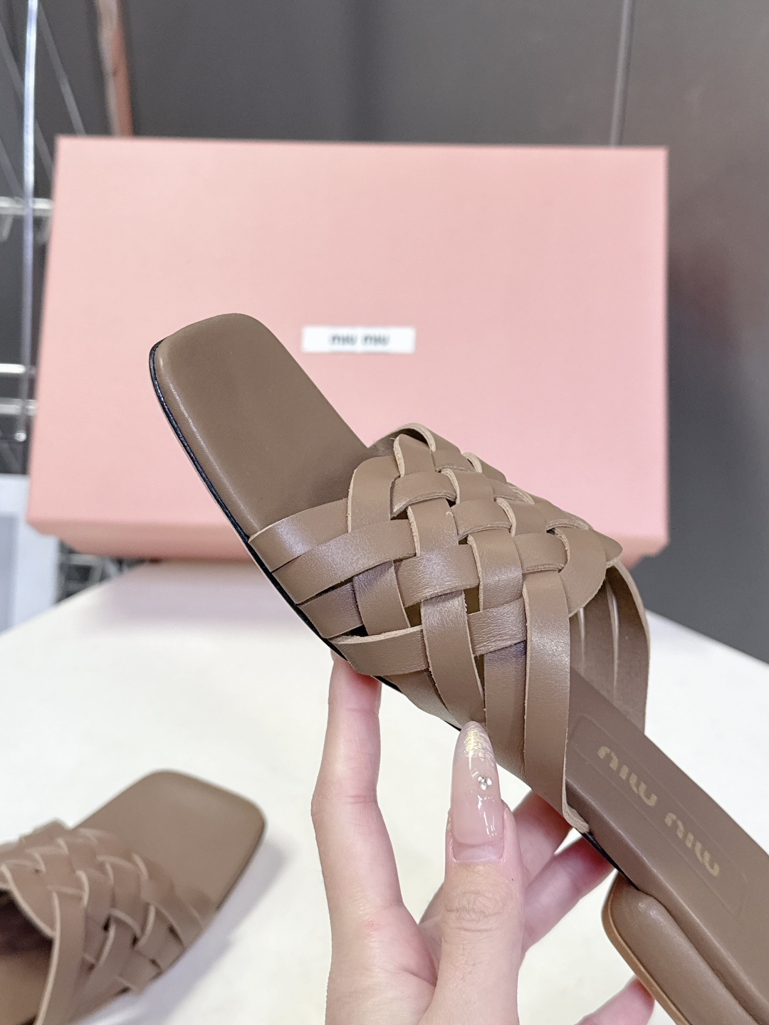 MIUMIU缪缪2026春夏最新款 时装鞋 凉鞋 超多明星网红种草 miu家超火的小方头设计风格 性感时