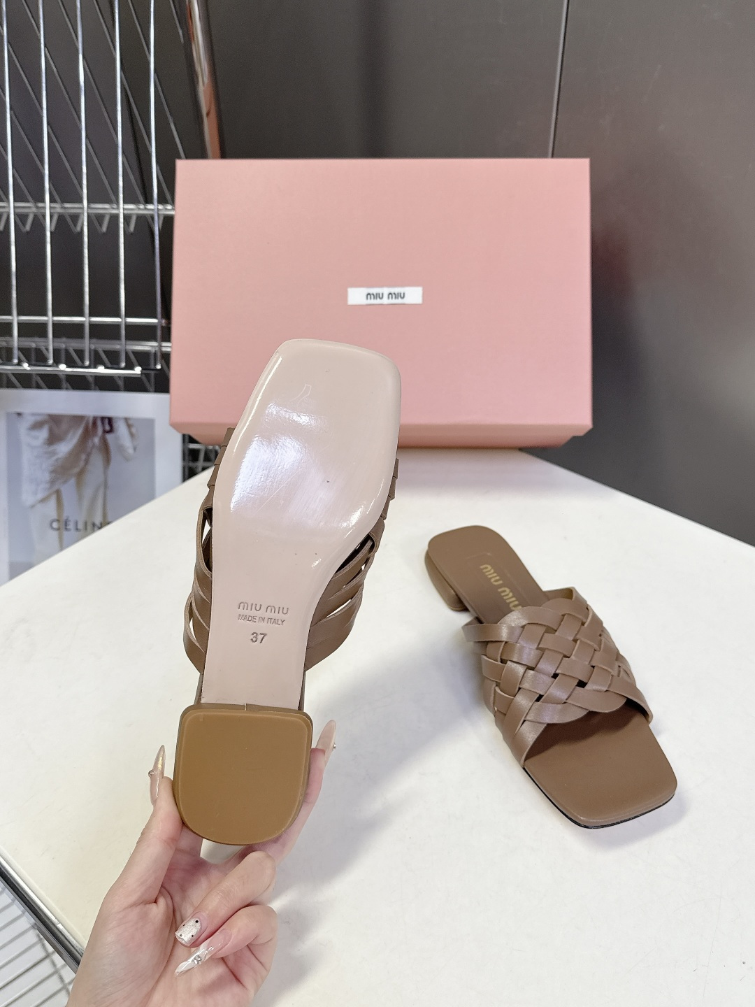 MIUMIU缪缪2026春夏最新款 时装鞋 凉鞋 超多明星网红种草 miu家超火的小方头设计风格 性感时