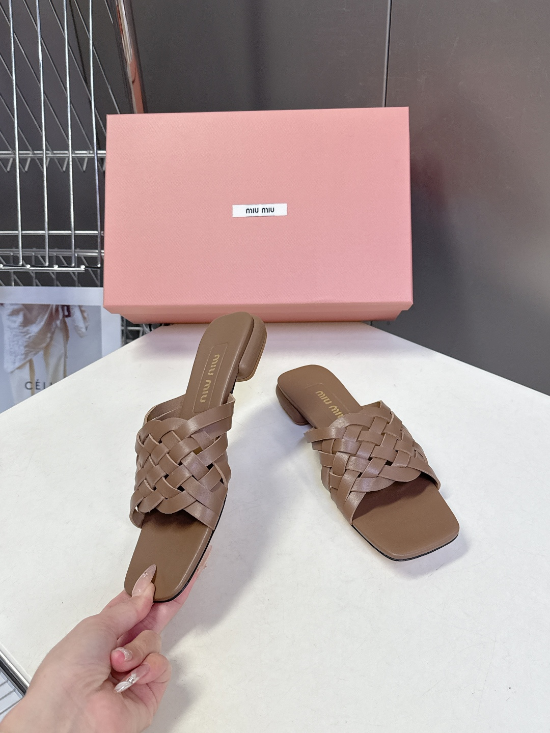 MIUMIU缪缪2026春夏最新款 时装鞋 凉鞋 超多明星网红种草 miu家超火的小方头设计风格 性感时