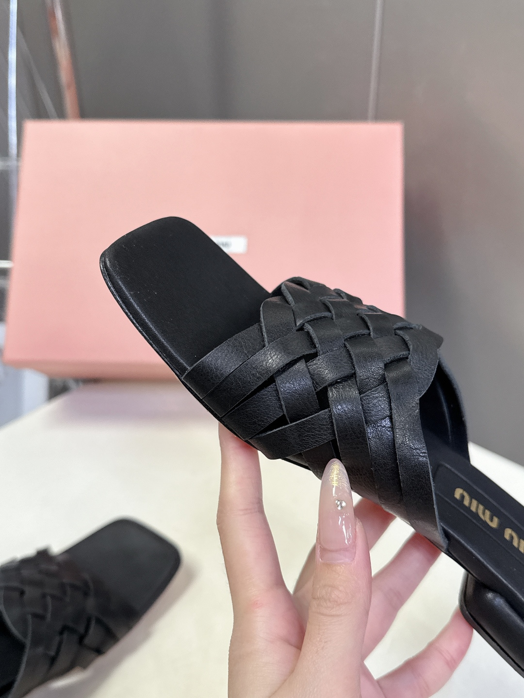 MIUMIU缪缪2026春夏最新款 时装鞋 凉鞋 超多明星网红种草 miu家超火的小方头设计风格 性感时