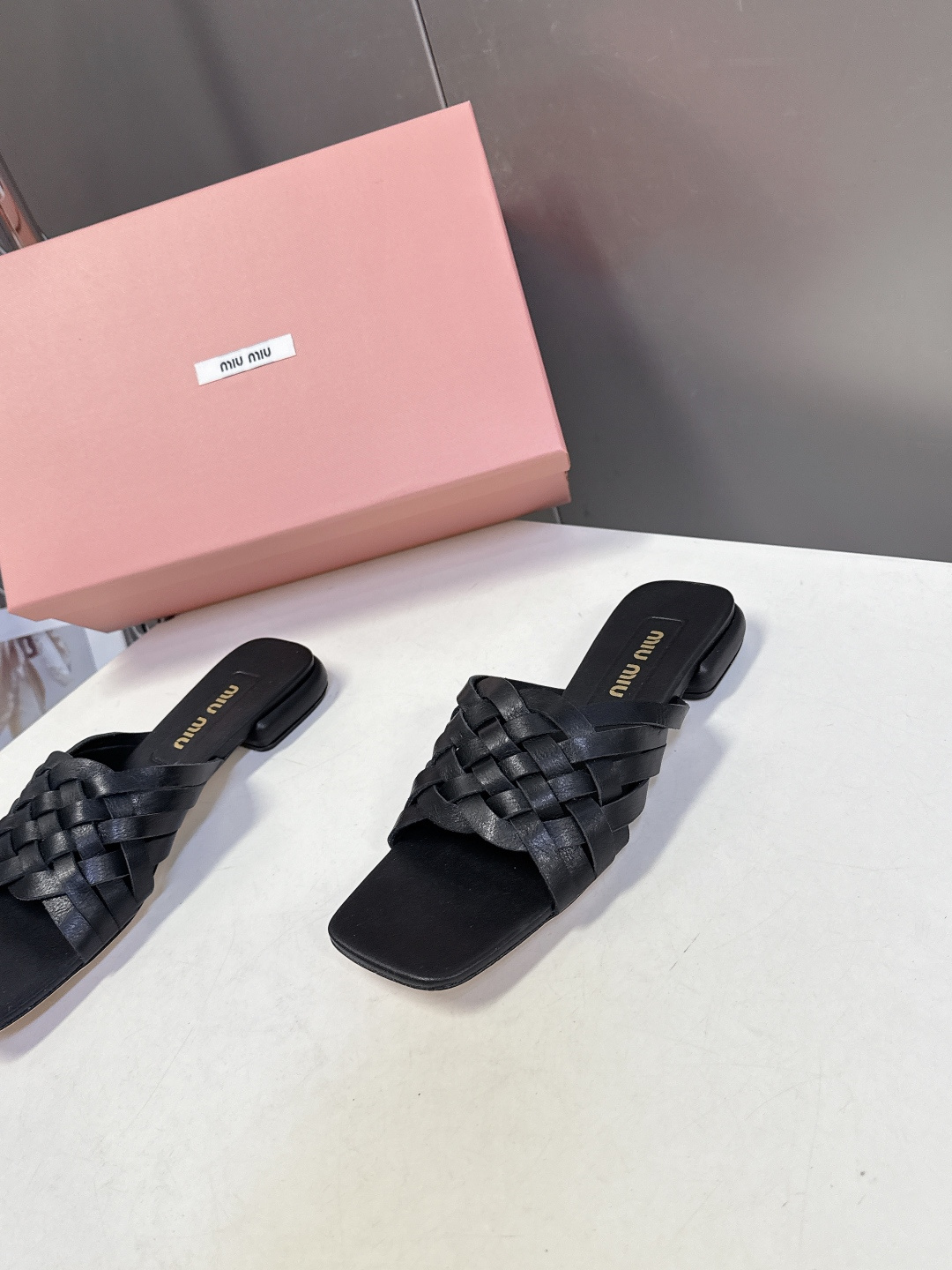 MIUMIU缪缪2026春夏最新款 时装鞋 凉鞋 超多明星网红种草 miu家超火的小方头设计风格 性感时