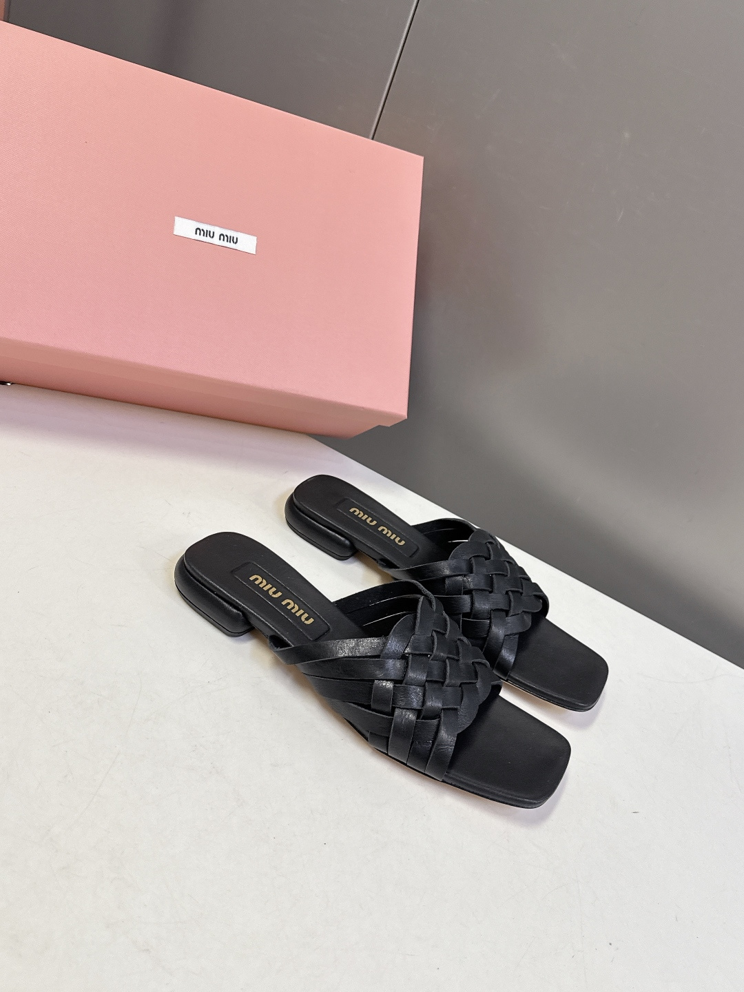 MIUMIU缪缪2026春夏最新款 时装鞋 凉鞋 超多明星网红种草 miu家超火的小方头设计风格 性感时