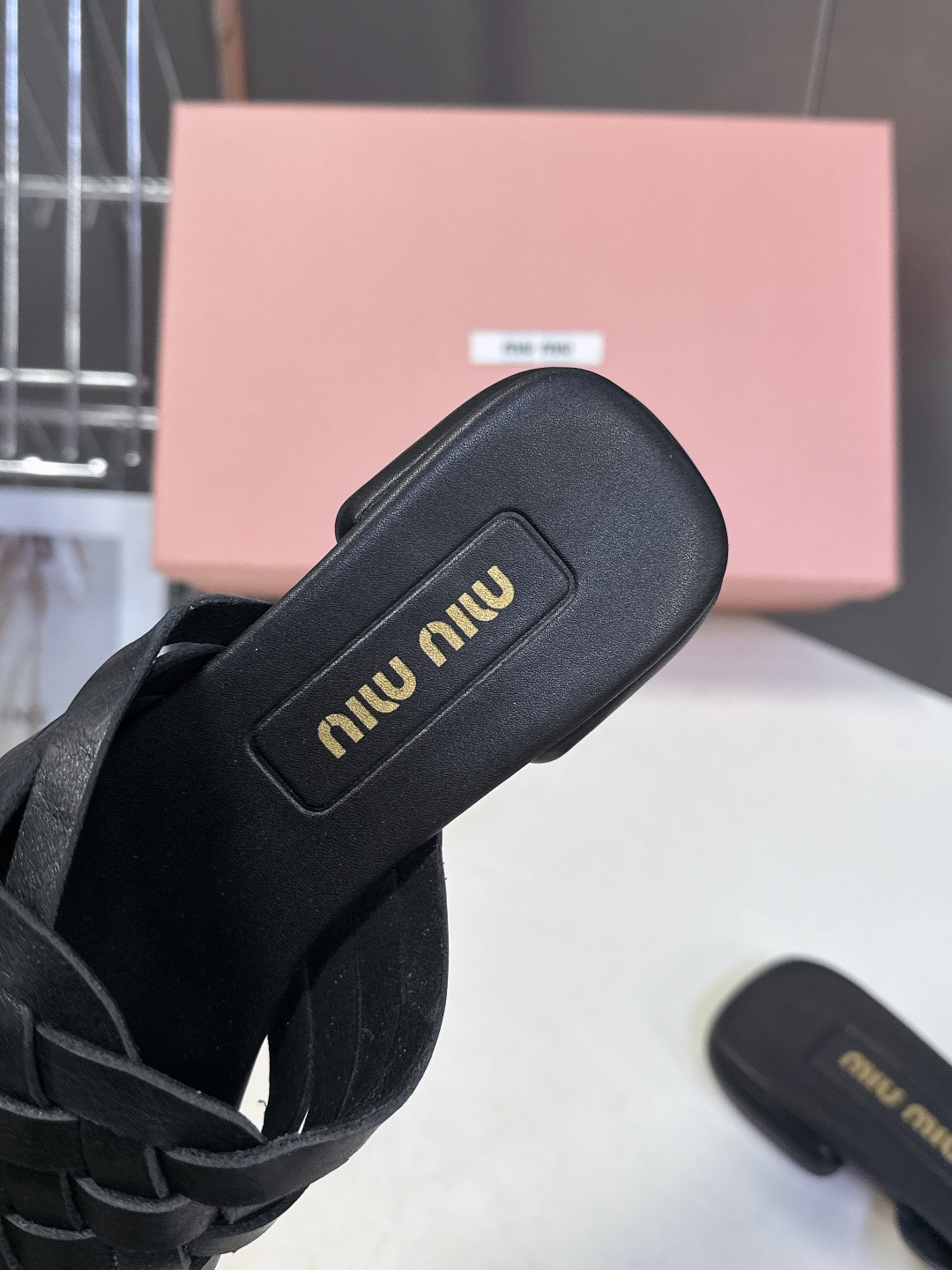 MIUMIU缪缪2026春夏最新款 时装鞋 凉鞋 超多明星网红种草 miu家超火的小方头设计风格 性感时