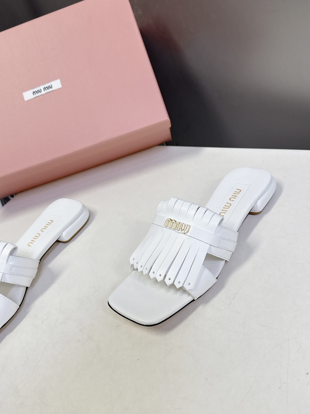 MIUMIU缪缪2026春夏最新款 时装鞋 凉鞋 超多明星网红种草 miu家超火的小方头设计风格 性感时