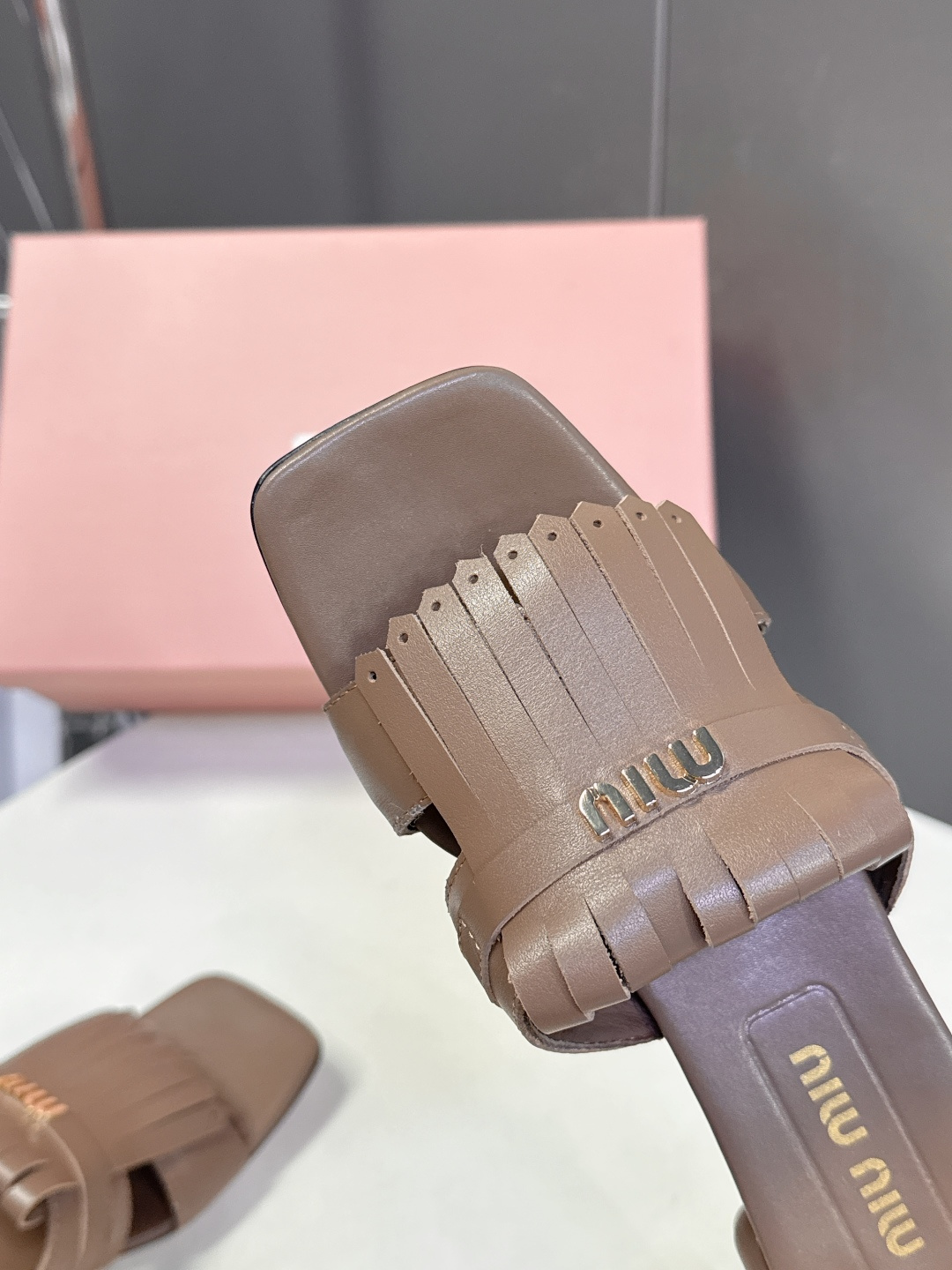 MIUMIU缪缪2026春夏最新款 时装鞋 凉鞋 超多明星网红种草 miu家超火的小方头设计风格 性感时